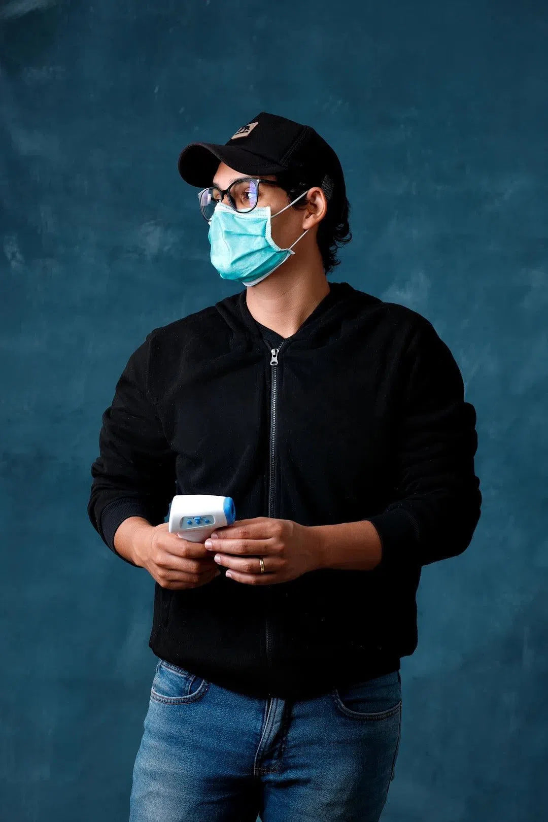 The Psychological Impact of Wearing Masks in Public: Unveiling the Social Dynamics